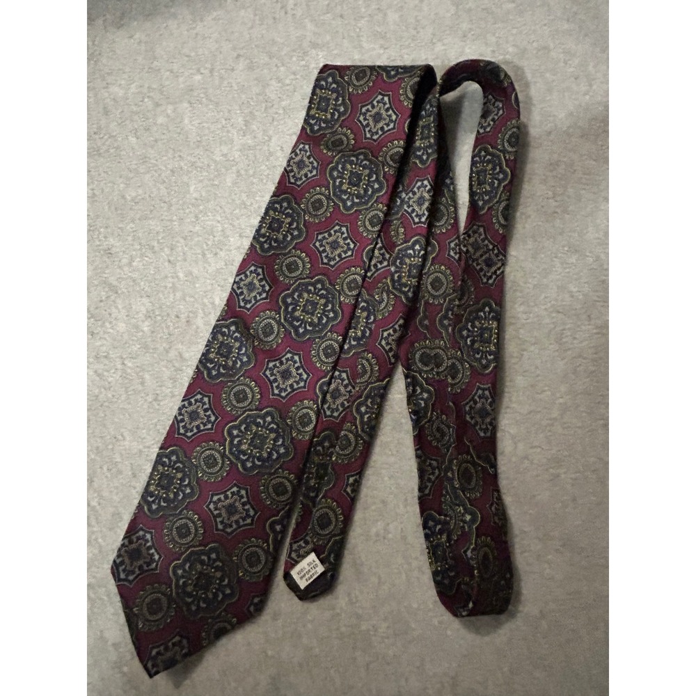 IZOD Mens Silk Tie Burgundy Navy‎ Gold Geometric Medallion Print Necktie